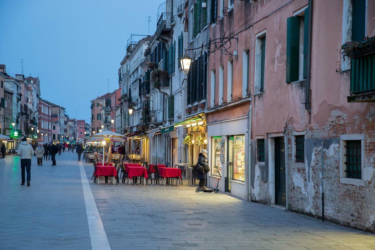 Apartmán Biennale Ca Dario Benátky Exteriér fotografie